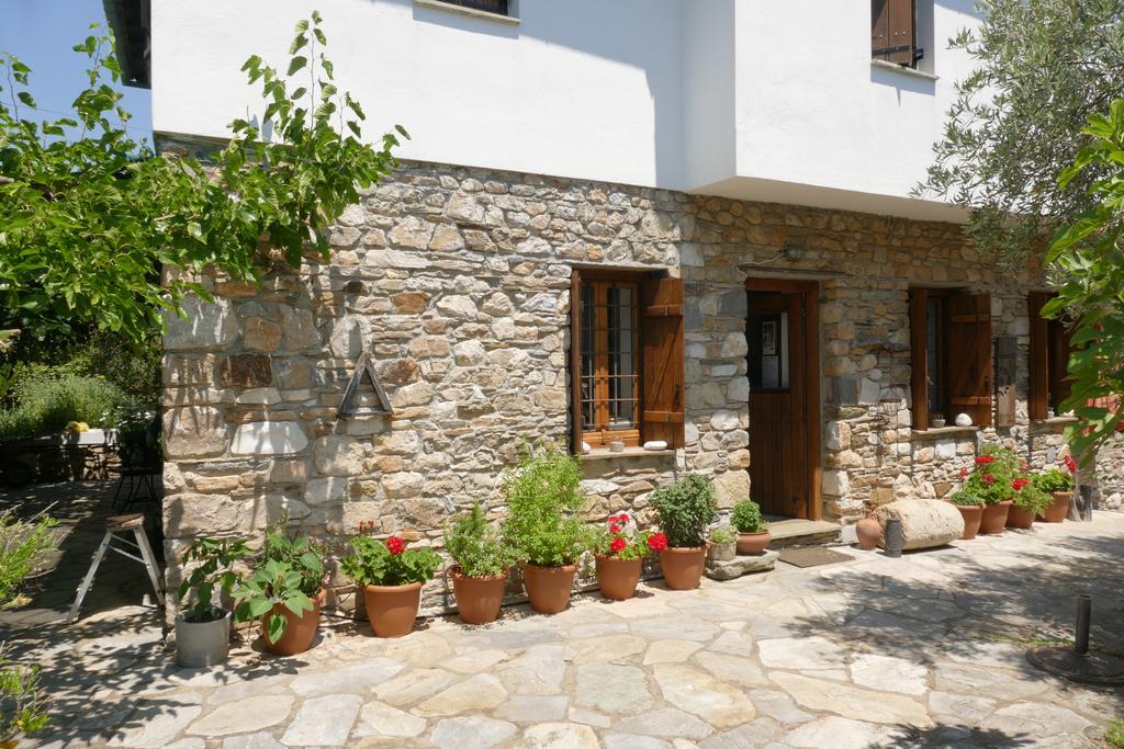 Traditional Stonehouse Потістіка Екстер'єр фото